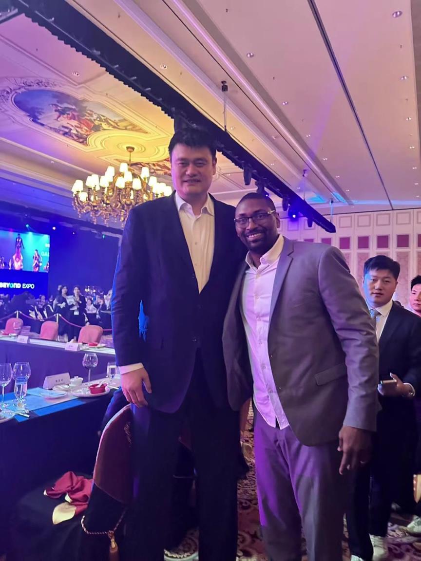 阿泰斯特曬與姚明合照：這是我最喜歡的隊友 姚??！