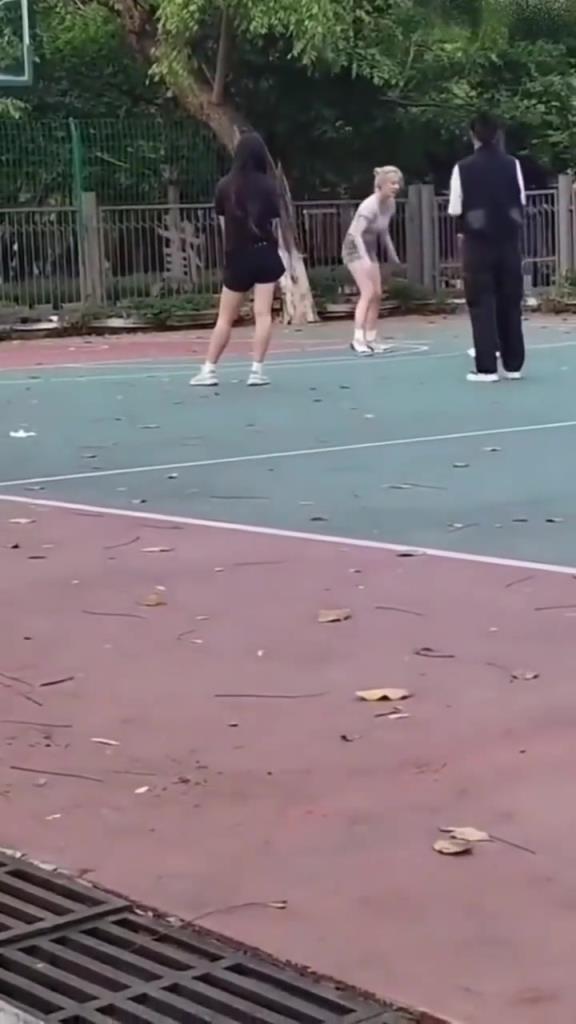 上來就背打女生的男人，真的活該沒有女朋友啊